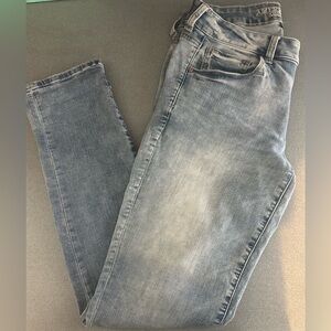 ❌SOLD❌ American Eagle Outfitters Women's Light Blue Skinny Jeans